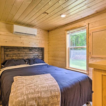 Quaint Mtn Cabin Tiny Living Near Big Adventure Brevard Εξωτερικό φωτογραφία