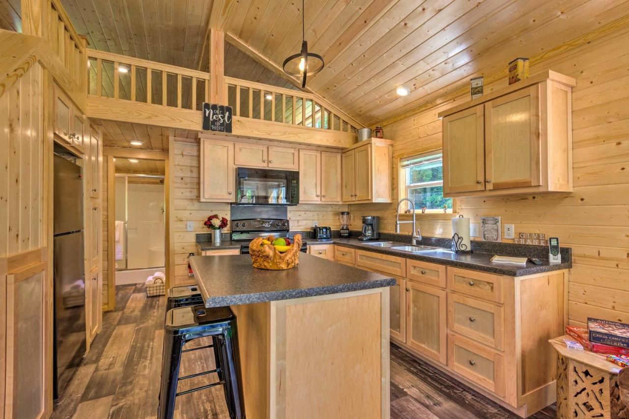 Quaint Mtn Cabin Tiny Living Near Big Adventure Brevard Εξωτερικό φωτογραφία